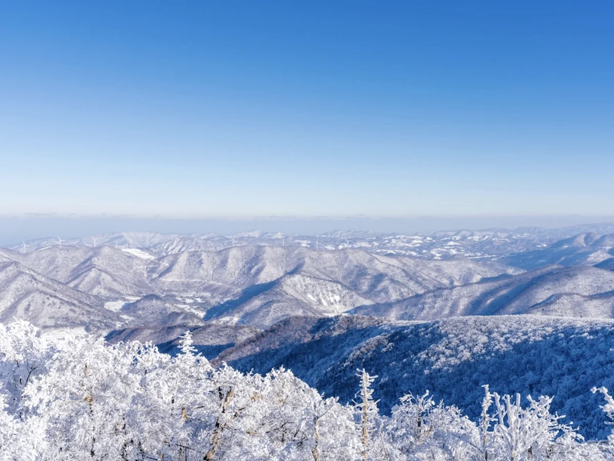 A view of the mountains covered in snow in Korea